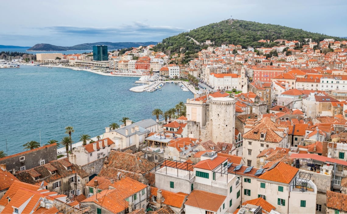 Vista desde punto elevado de zona antigua de Split