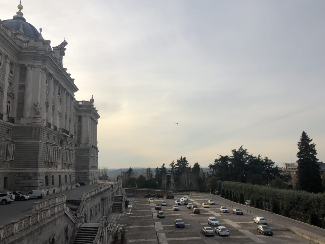 La guía más completa para viajar a Madrid - Worldpackers - fachada de Madrid