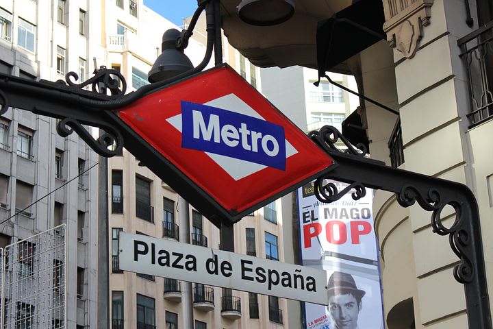 La guía más completa para viajar a Madrid - Worldpackers - metro en Madrid