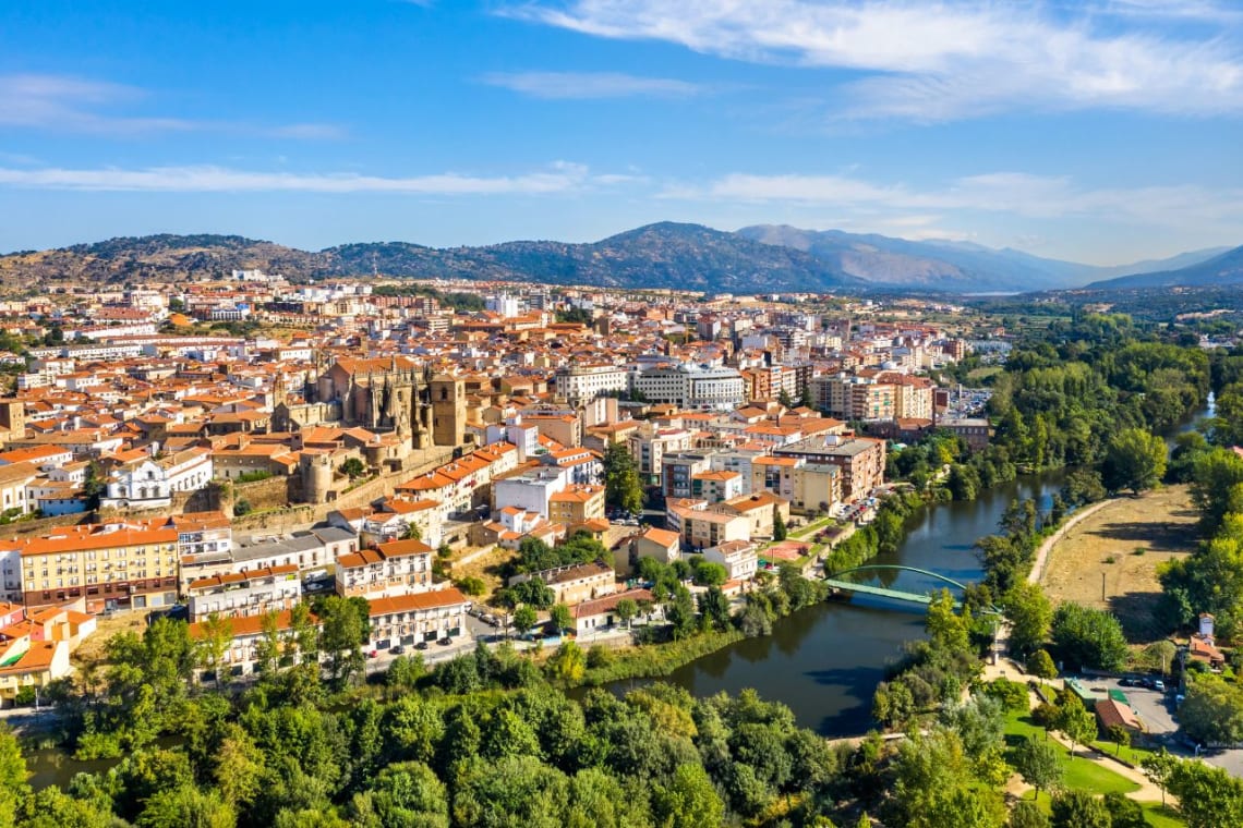 Vista de casco antiguo de Plasencia desde un mirador