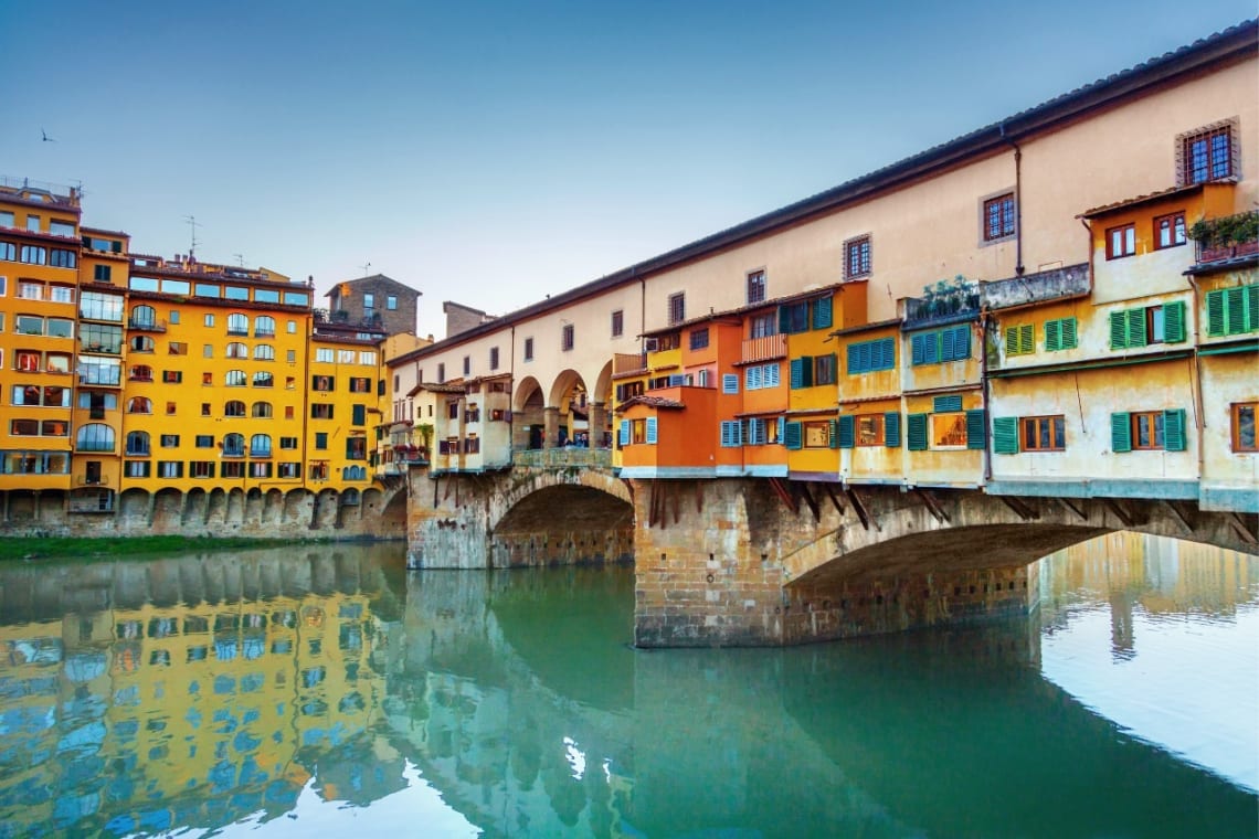 El Ponte Vecchio es uno de los lugares que ver en Florencia