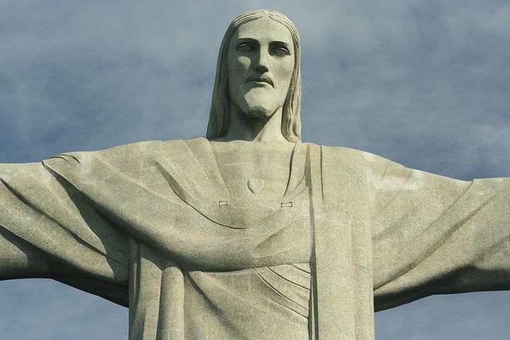 16 cosas que hacer en Río de Janeiro con poco dinero - Worldpackers - Cristo redentor en Rio de janeiro 