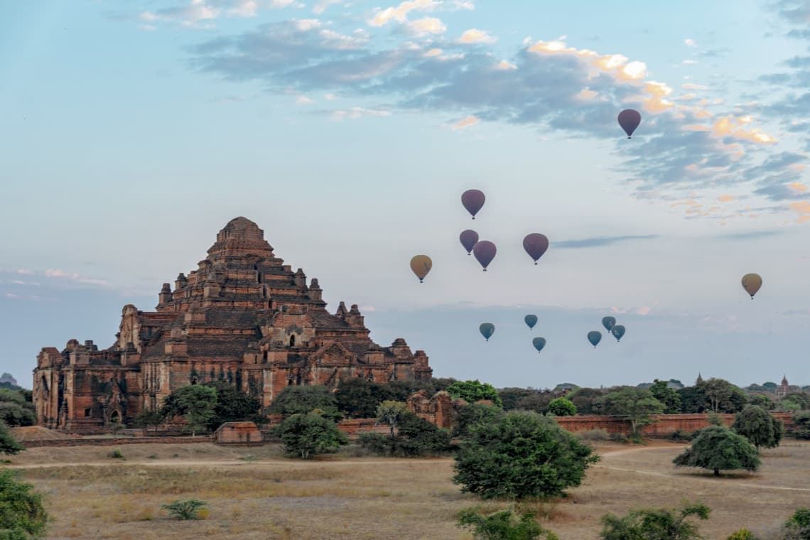 Viajar a Myanmar, un país recién abierto al turismo - globos aerostáticos - Worldpackers