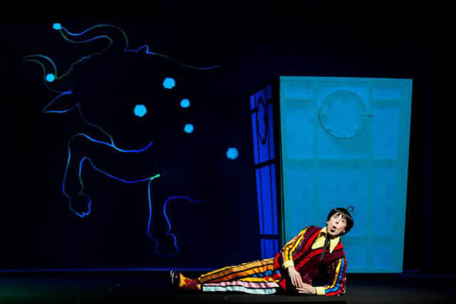 Cássio Scapin no espetáculo "Admirável Nino Novo"