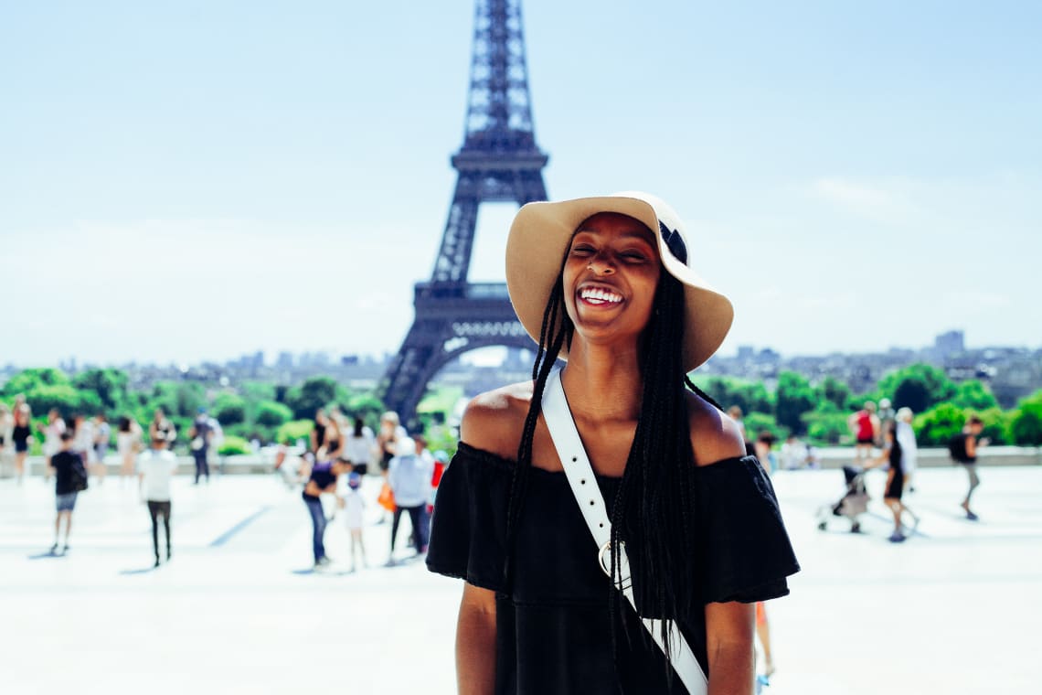 Solo traveller in front of the Eiffel Tower