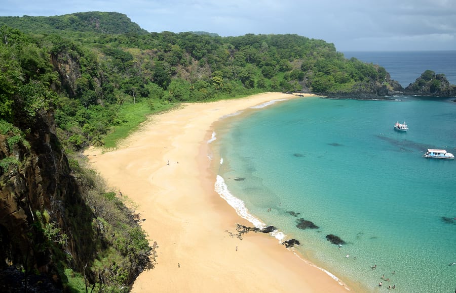 Lugares para viajar sozinho e relaxar: Praia do Sancho, Fernando de Noronha