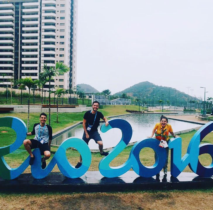 voluntários na vila olimpica das olimpiadas no rio de janeiro em 2016 