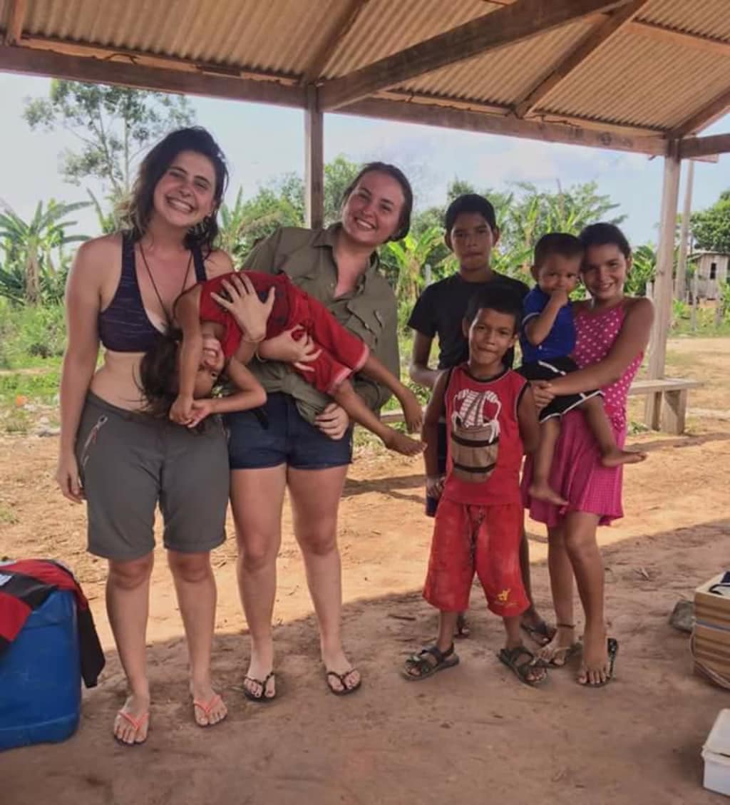 alunos da escolinha itacoatiara na amazonia brasileira 