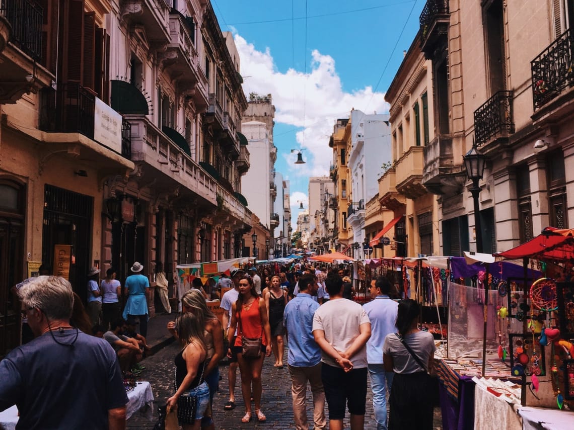 A Feira de San Telmo é outro ponto turístico fundamental para quem quer conhecer Buenos Aires