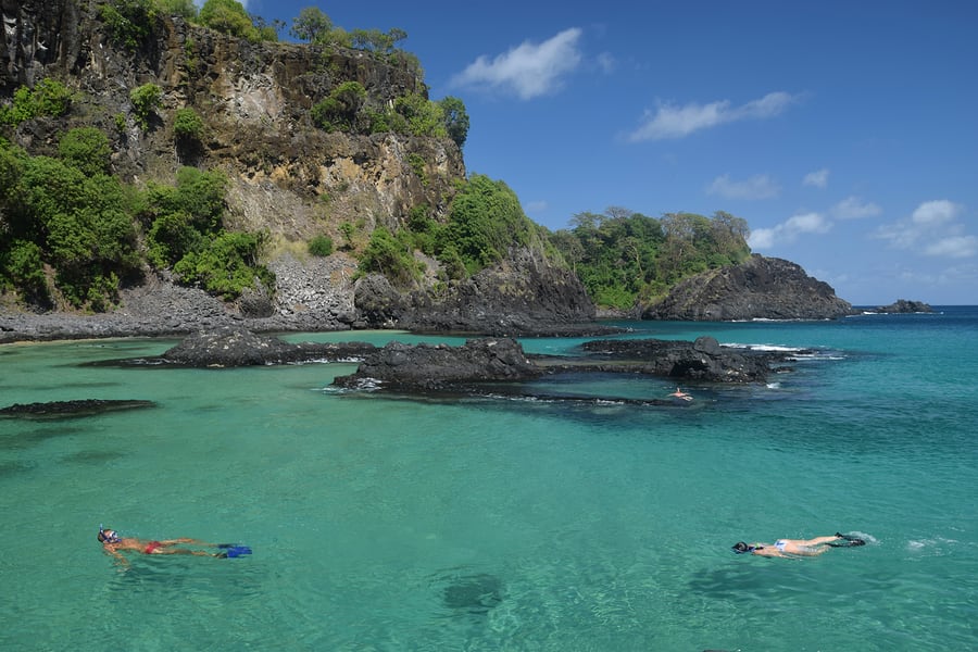 Mergulhar em Fernando de Noronha é uma das melhores sugestões do que conhecer no Brasil