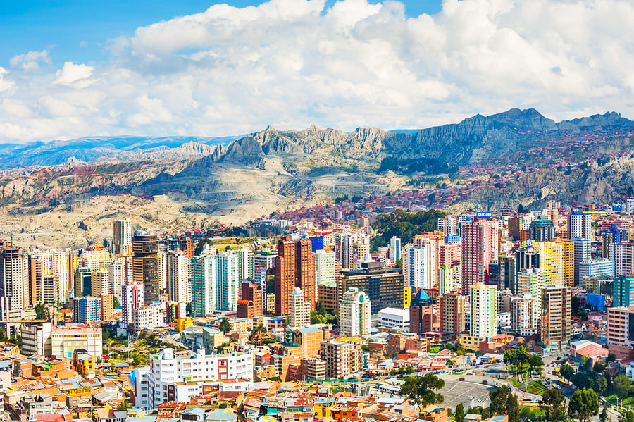 Las 20 mejores ciudades para viajar sola en América del Sur - Worldpackers - vista de la paz desde arriba 