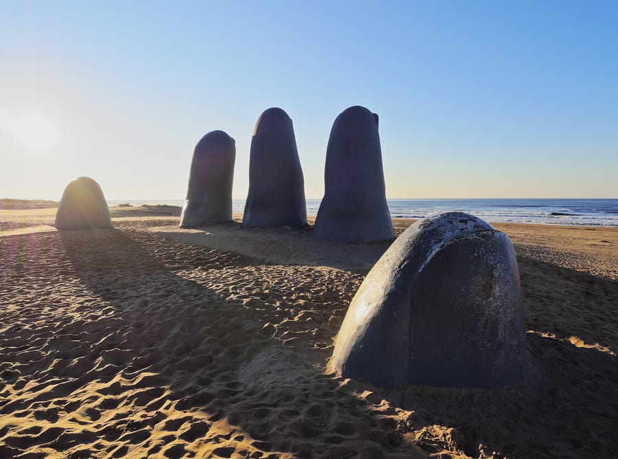 Monumento Los Dedos, Punta del Este, Uruguai.