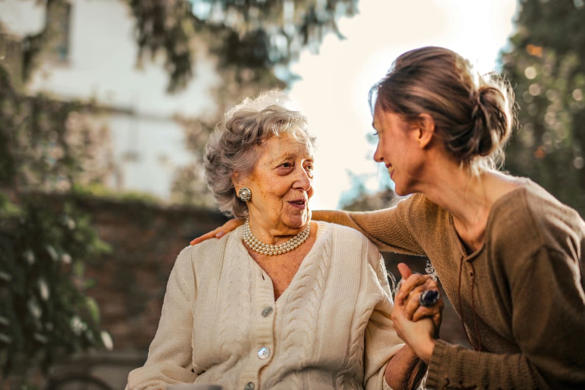 a volunteer chatting with an older woman