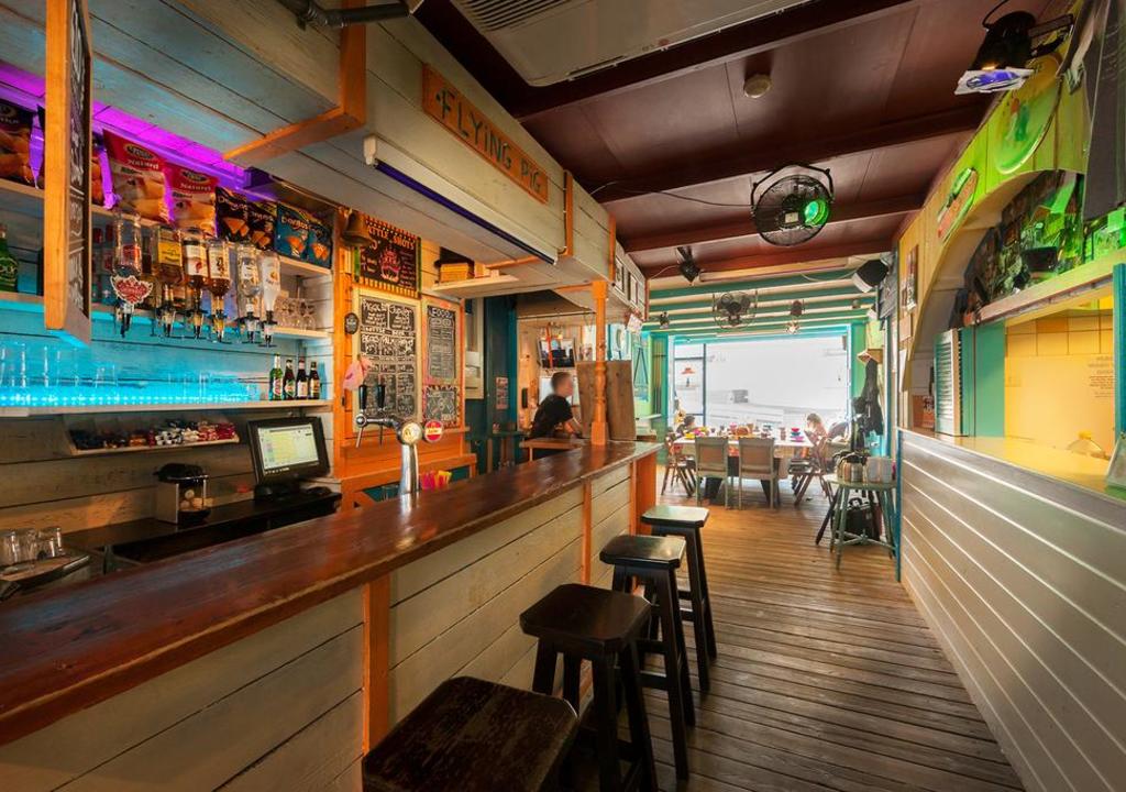 Volunteer as a bartender at The Flying Pig Hostel, Noordwijk