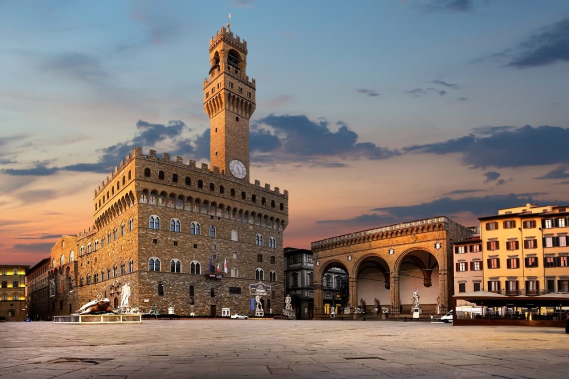 Palazzo Vecchio y la Logia de la Piazza della Signoria al atardecer