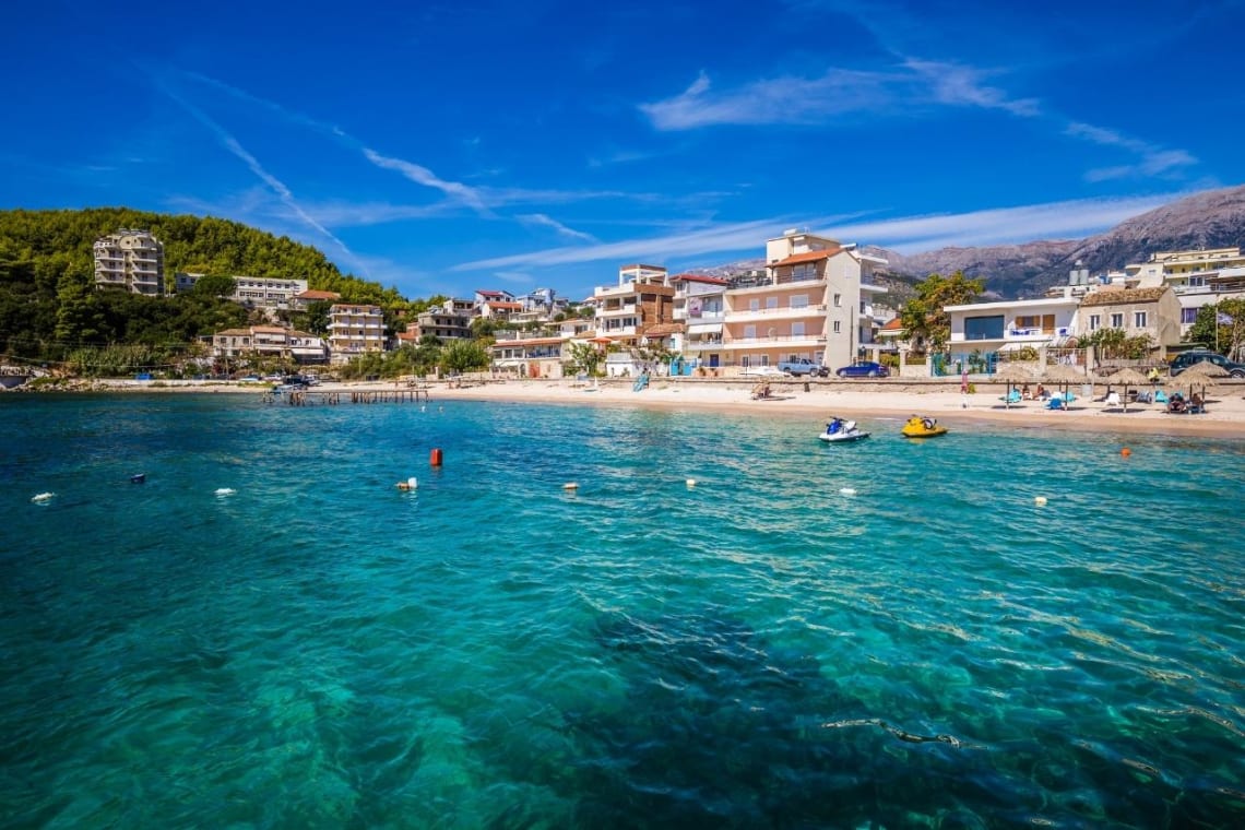 Himara, una de las playas más populares de Albania