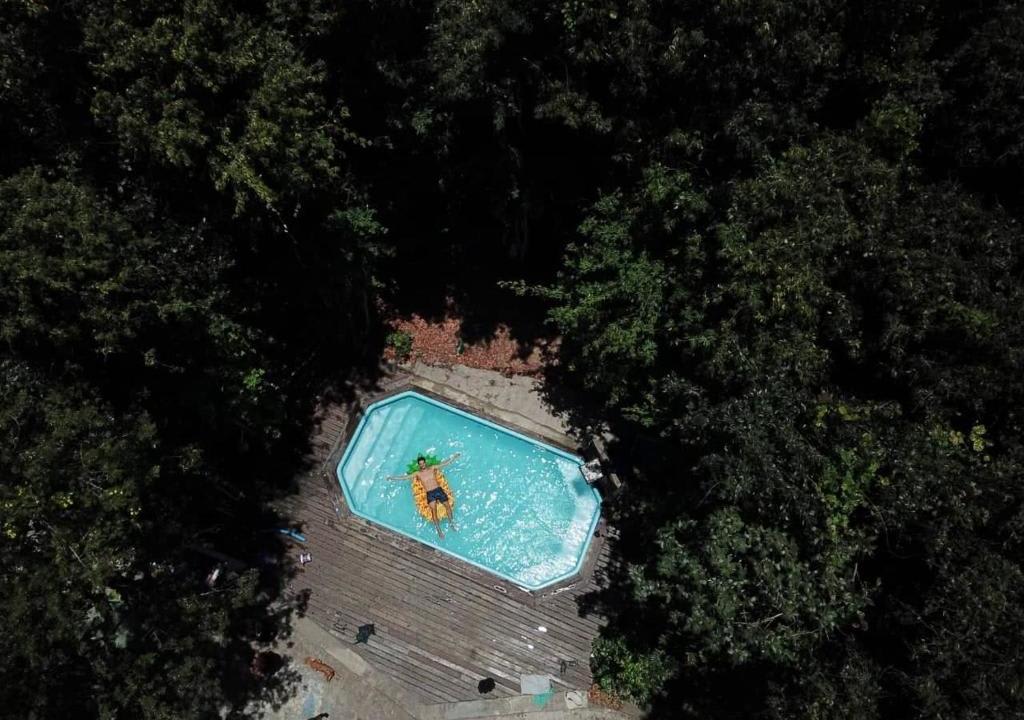 a praia da Pipa combina cenários paradisíacos com festas animadas