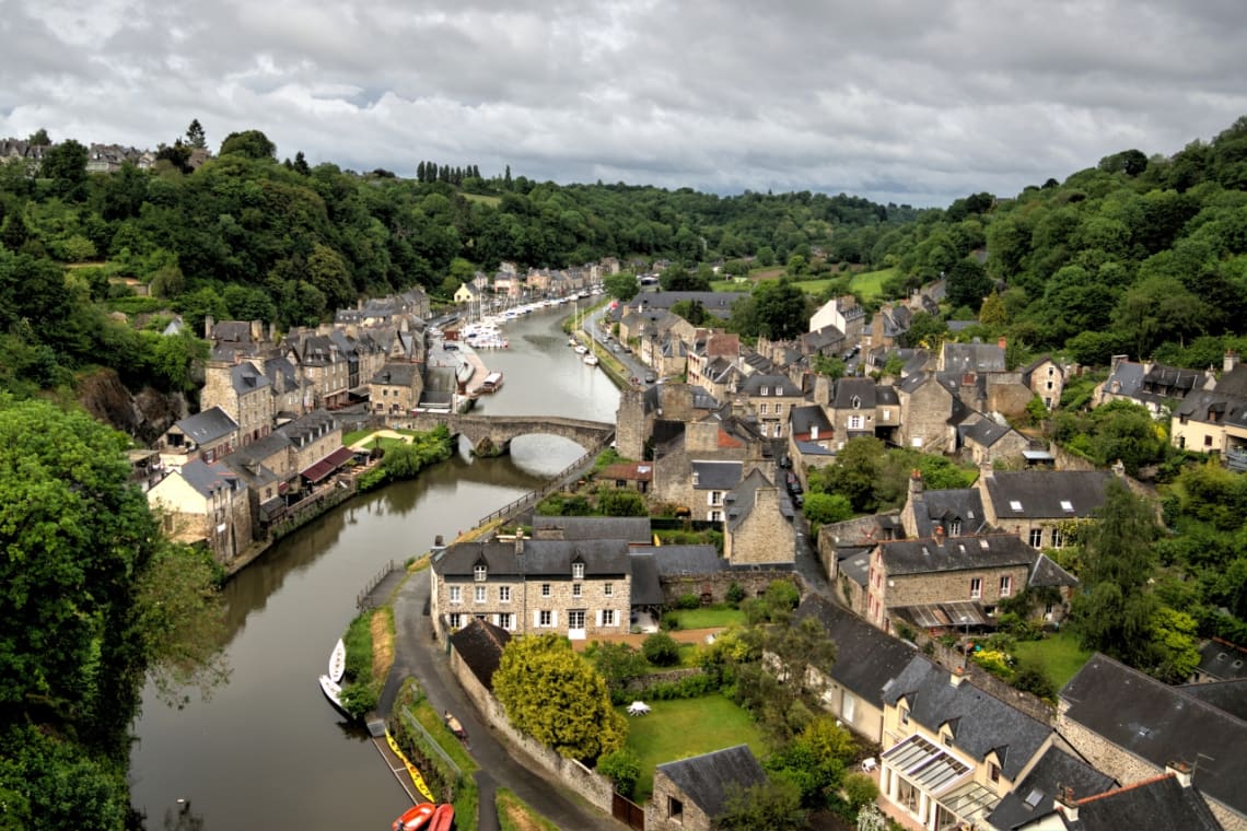 Vista aérea del pueblo Dinan