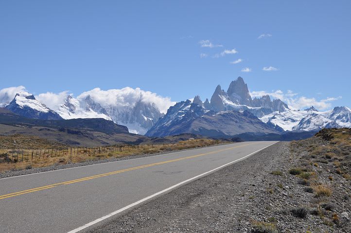 Cómo organizar un viaje por Argentina desde cero - Worldpackers - carretera en la patagonia argentina
