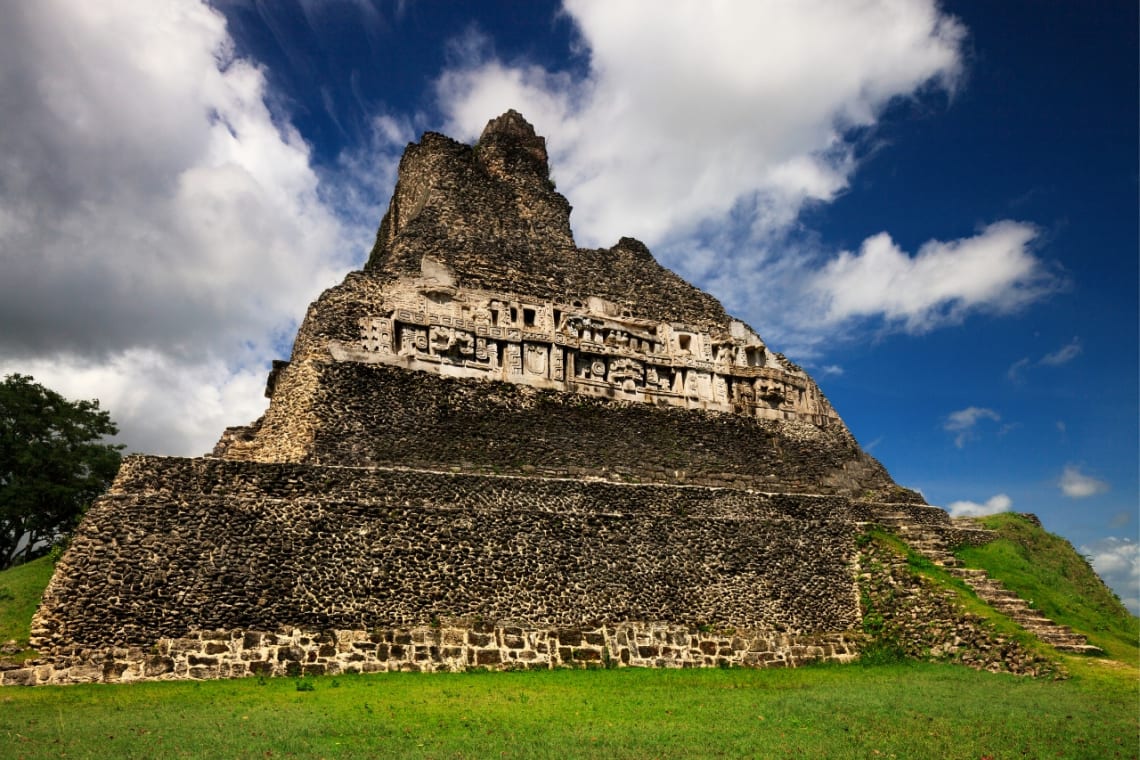 Ruinas mayas de Xunantunich en Belice, uno de los países de Centroamérica
