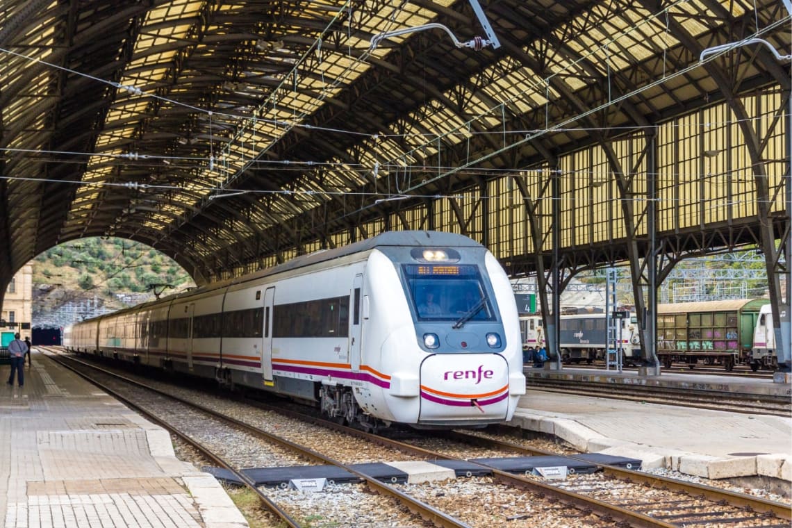 Tren Renfe en estación