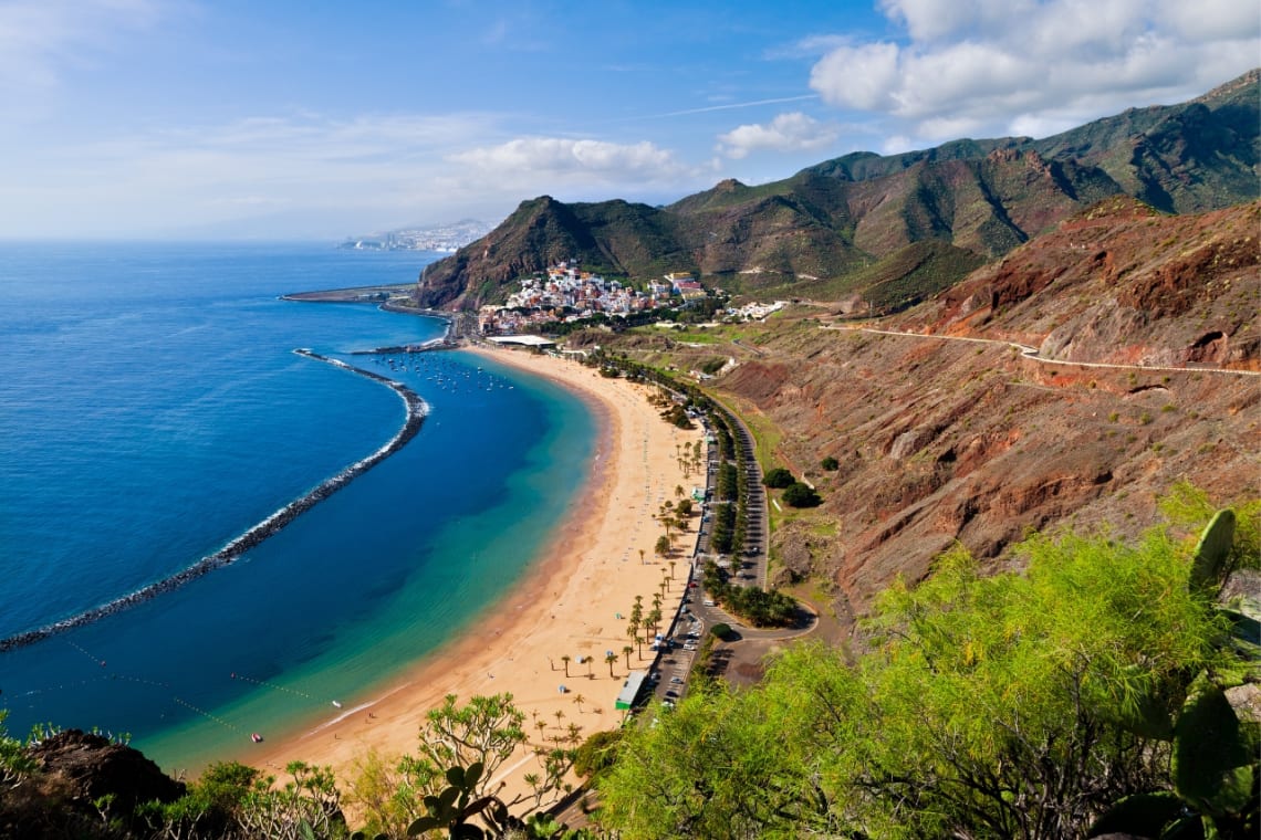 Vista desde un mirador de una playa en Tenerife, Canarias