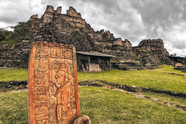 pyramid of toniná