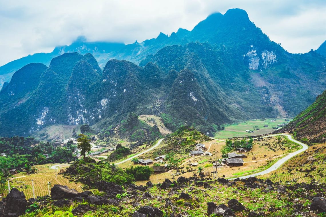 Paisaje montañoso en el Ha Giang Loop