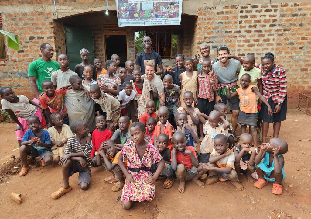 volunteer abroad programs 