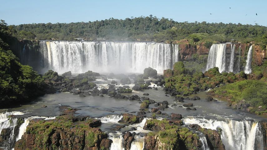 Guía para viajar a las cataratas de Iguazú con poco presupuesto - Worldpackers - cataratas de iguazú desde brasil