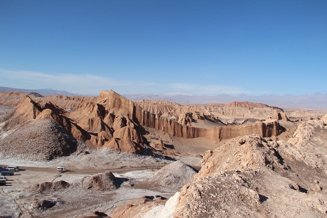 Paisaje árido de montañas en el Desierto de Atacama