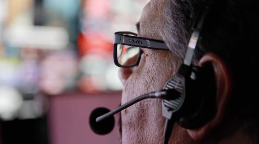 Show Directon How a Director Prepares For a Live TV News Show