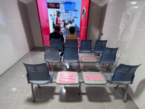 Reparto de trípticos y cartel de Renacer Tenerife en hospitales de la isla
