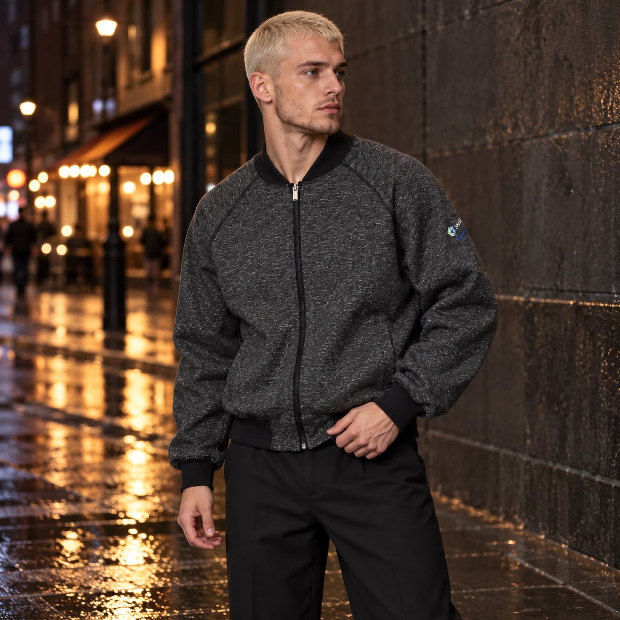 Chaqueta gris jaspeada con cremallera y cuello alto, vista principal