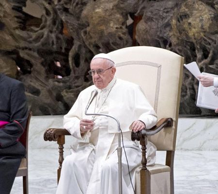 Papa llama a la protección de refugiados e inmigrantes en mensaje de Año Nuevo