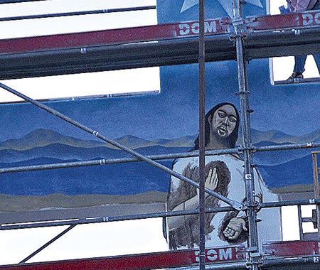 Así esperan al Papa en cada templo