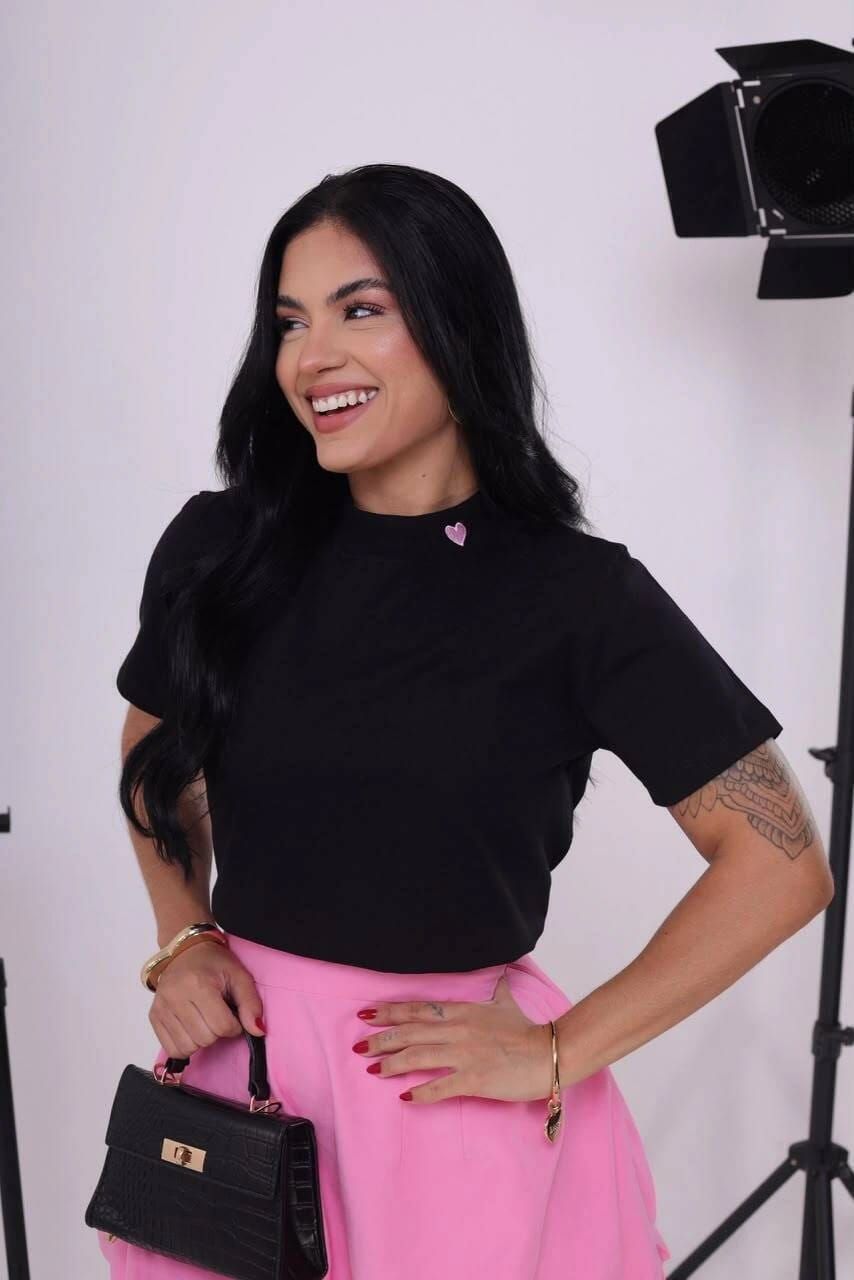 T-SHIRT gola alta com coração — imagem 1 de 2
