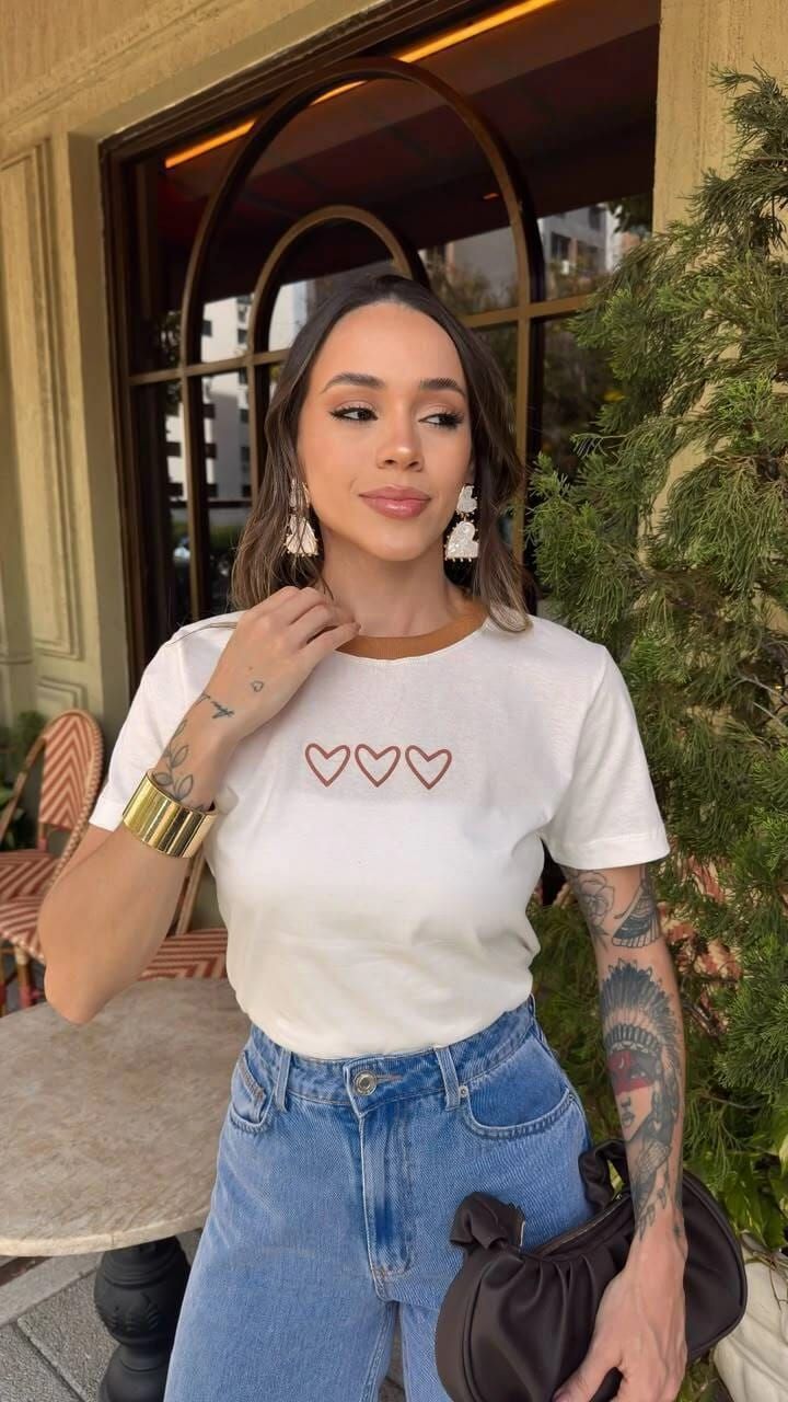 T-SHIRT estampada três corações — imagem 1 de 1