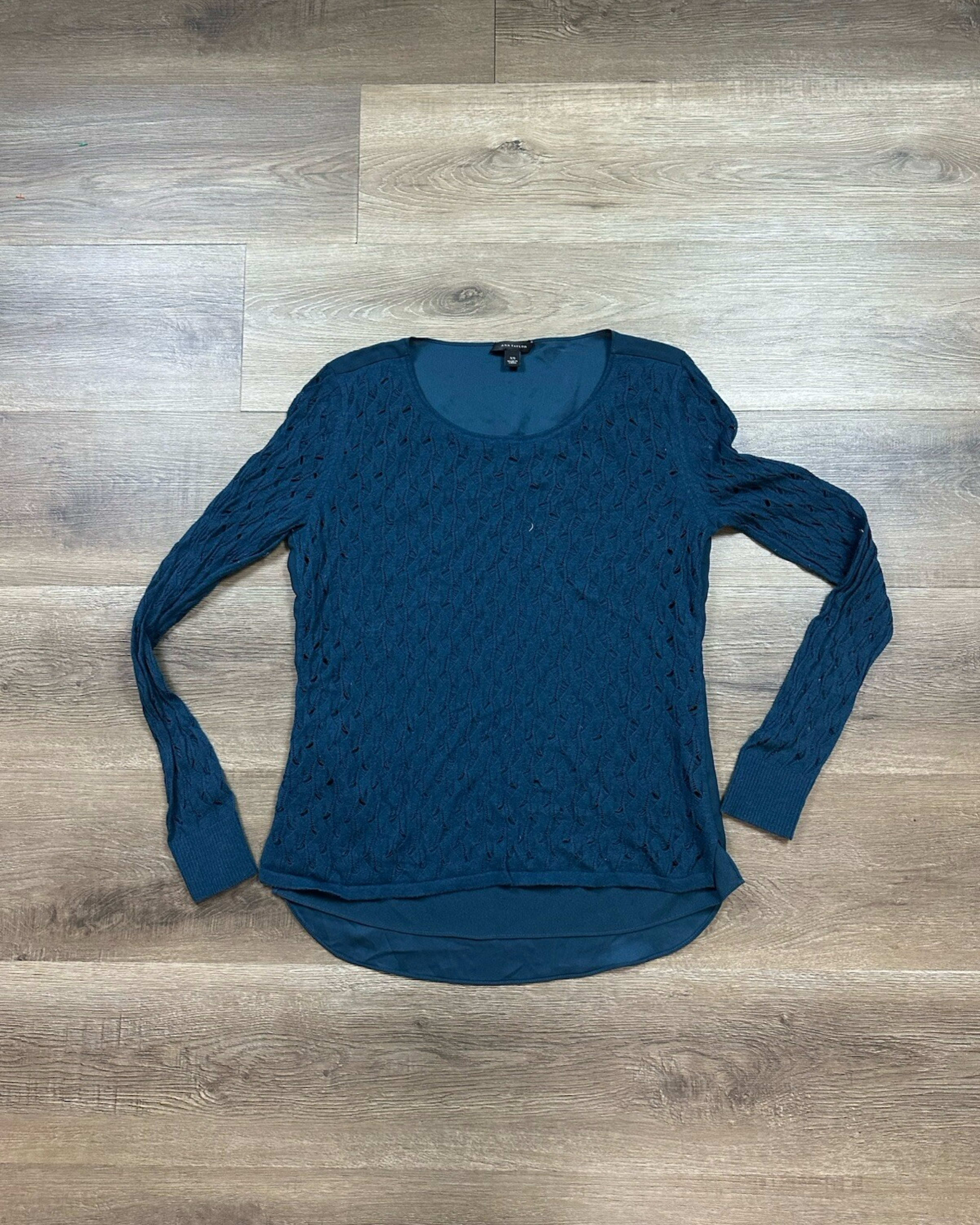 Ann Taylor Top Womens XS Blue Crochet Long Sleeve Preppy Business Casual