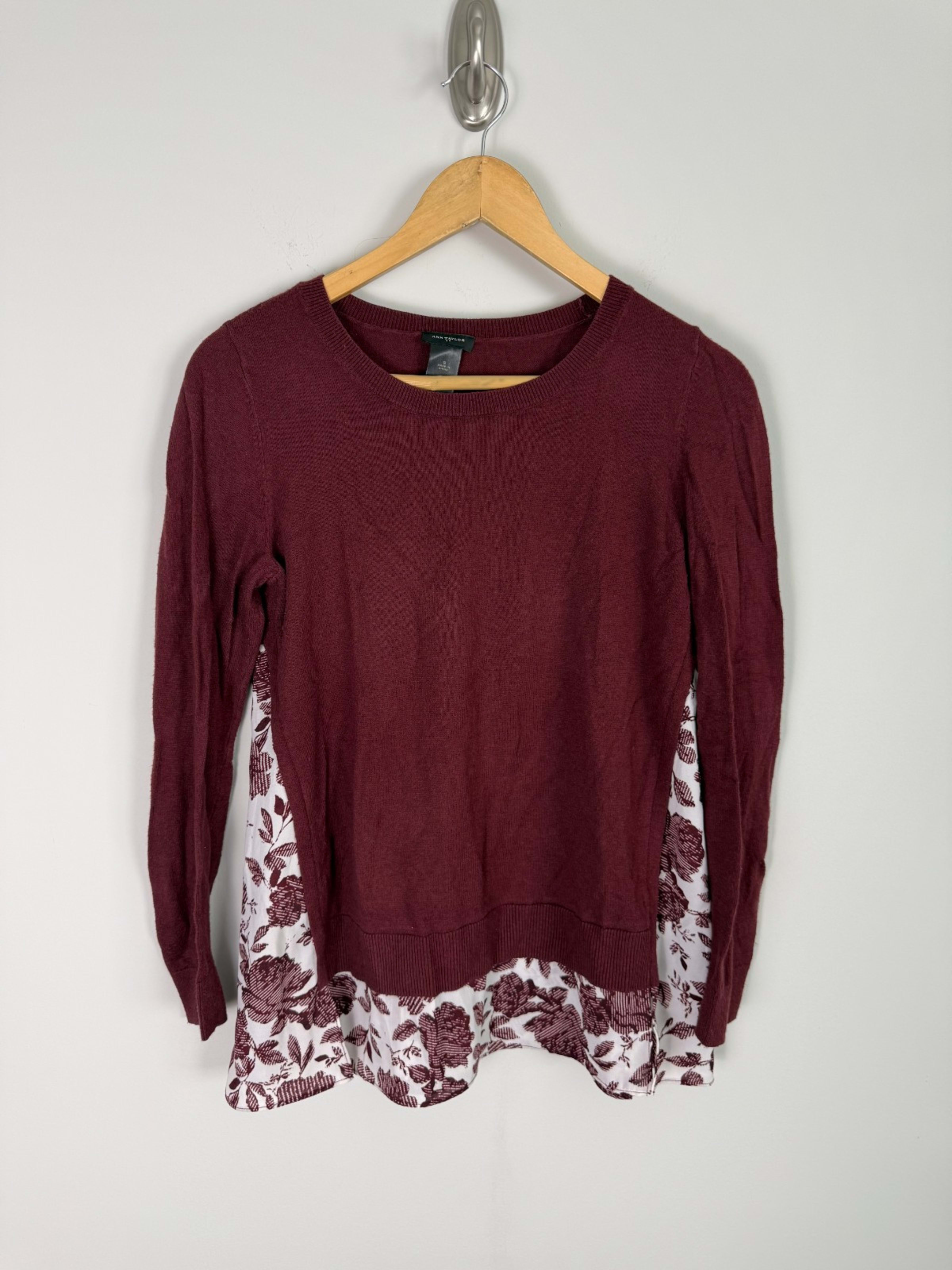 Ann Taylor Long Sleeve T-Shirt Women's S Maroon Flower Design Casual