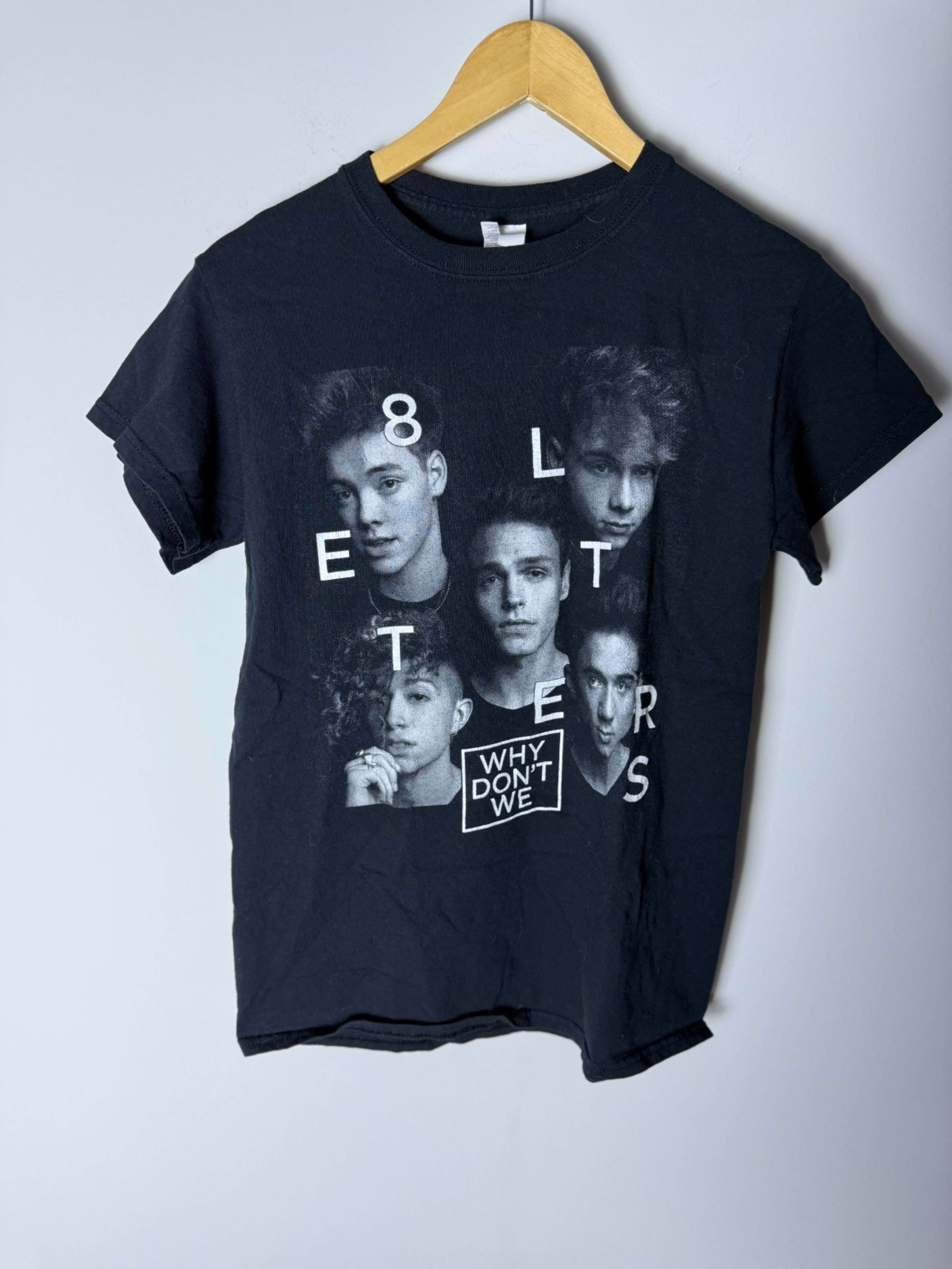 8 Letters Tour Short Sleeve T-Shirt Women's S Black Graphic Print Band