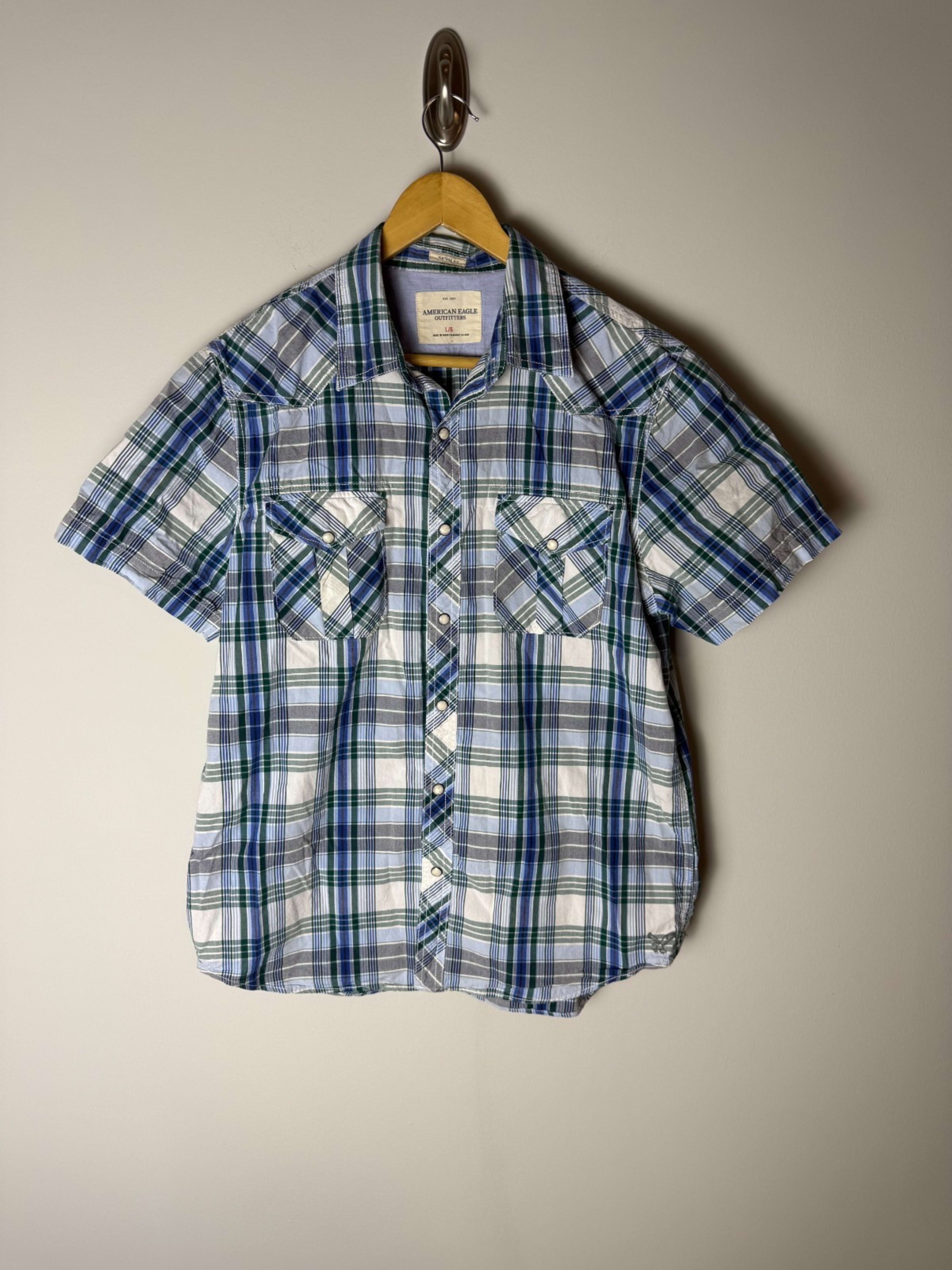 American Eagle Short Sleeve Button Up Men's L Blue Plaid Front Pockets Casual