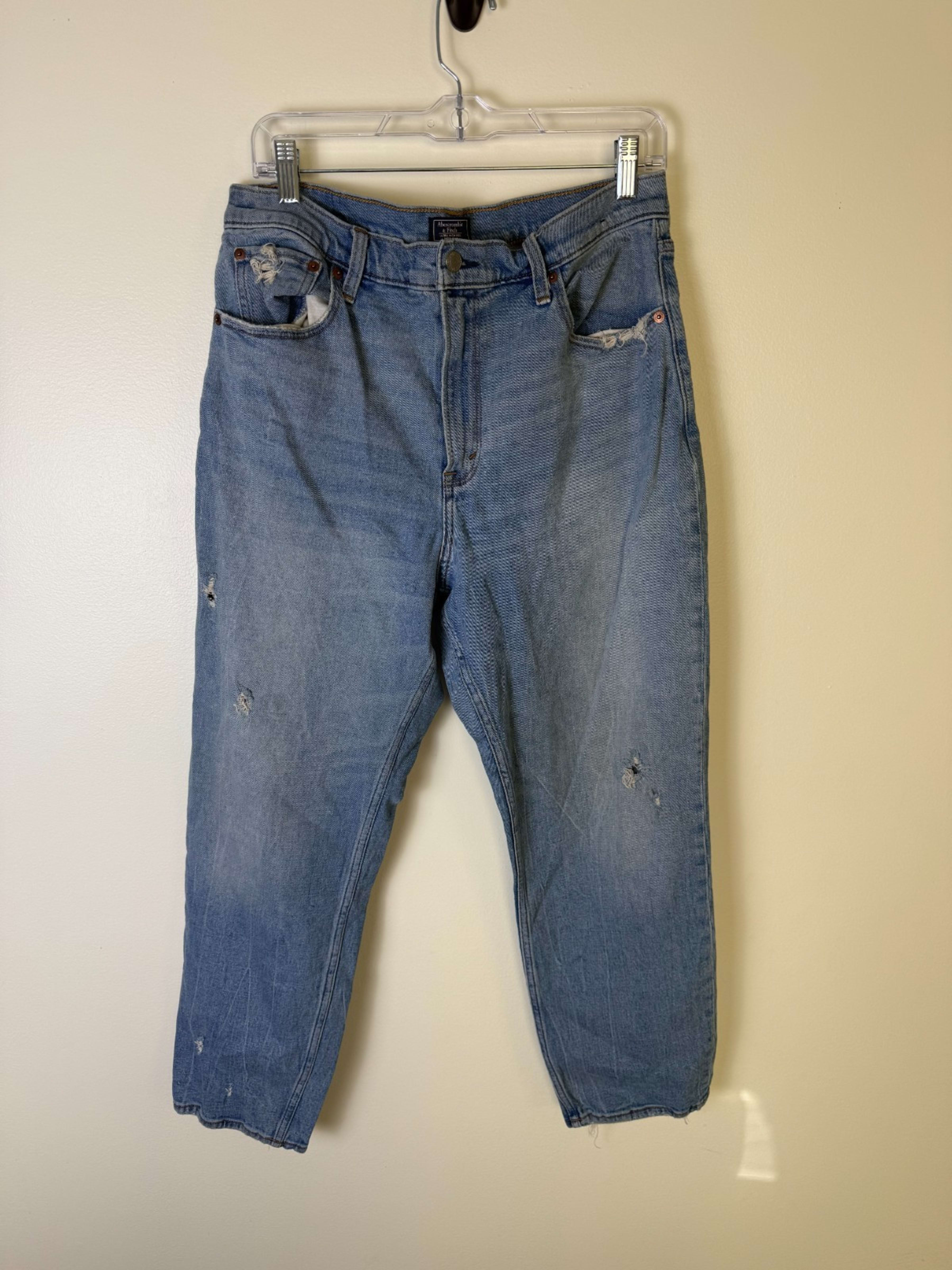 Abercrombie Fitch Light Wash Distressed Mom Jeans Denim Womens 33 Blue