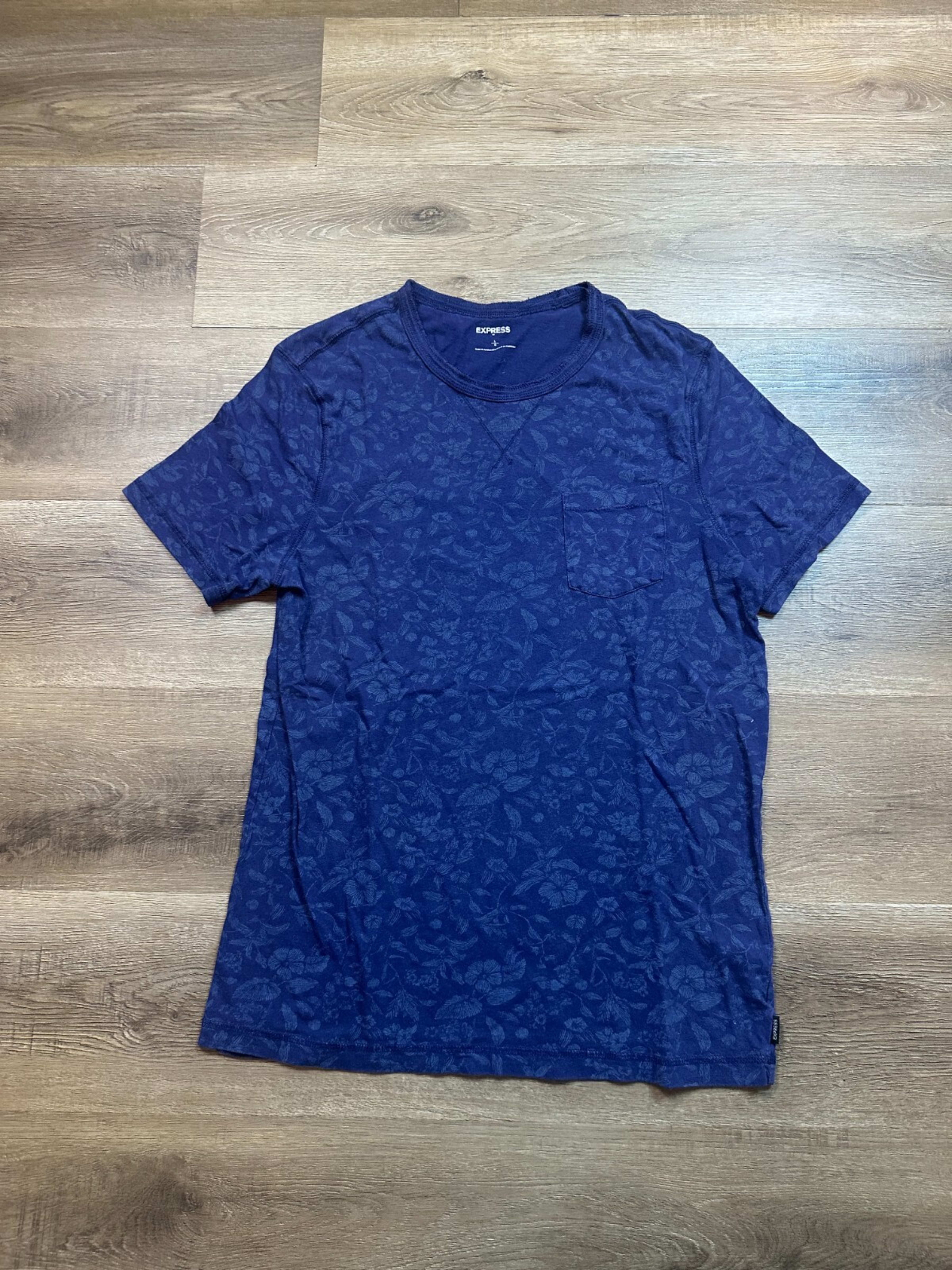 Express Short Sleeve T-Shirt Women's L Blue Floral Graphic Print Casual