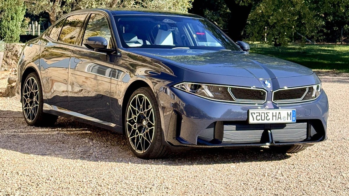 BMW i3 and M350 offer similar drives BMW i3 and M350 offer similar drives - bmw i3 m350 drives