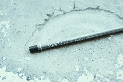 CLINIQUE Wundercurves Augenbrauenstift Frühlings-Make-up