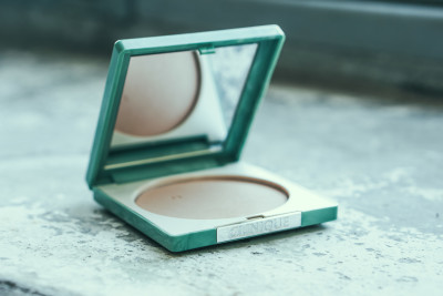 CLINIQUE Foundation Wundercurves Frühlings-Make-up