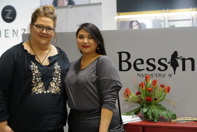 Tiffany La und Ilka Bessin