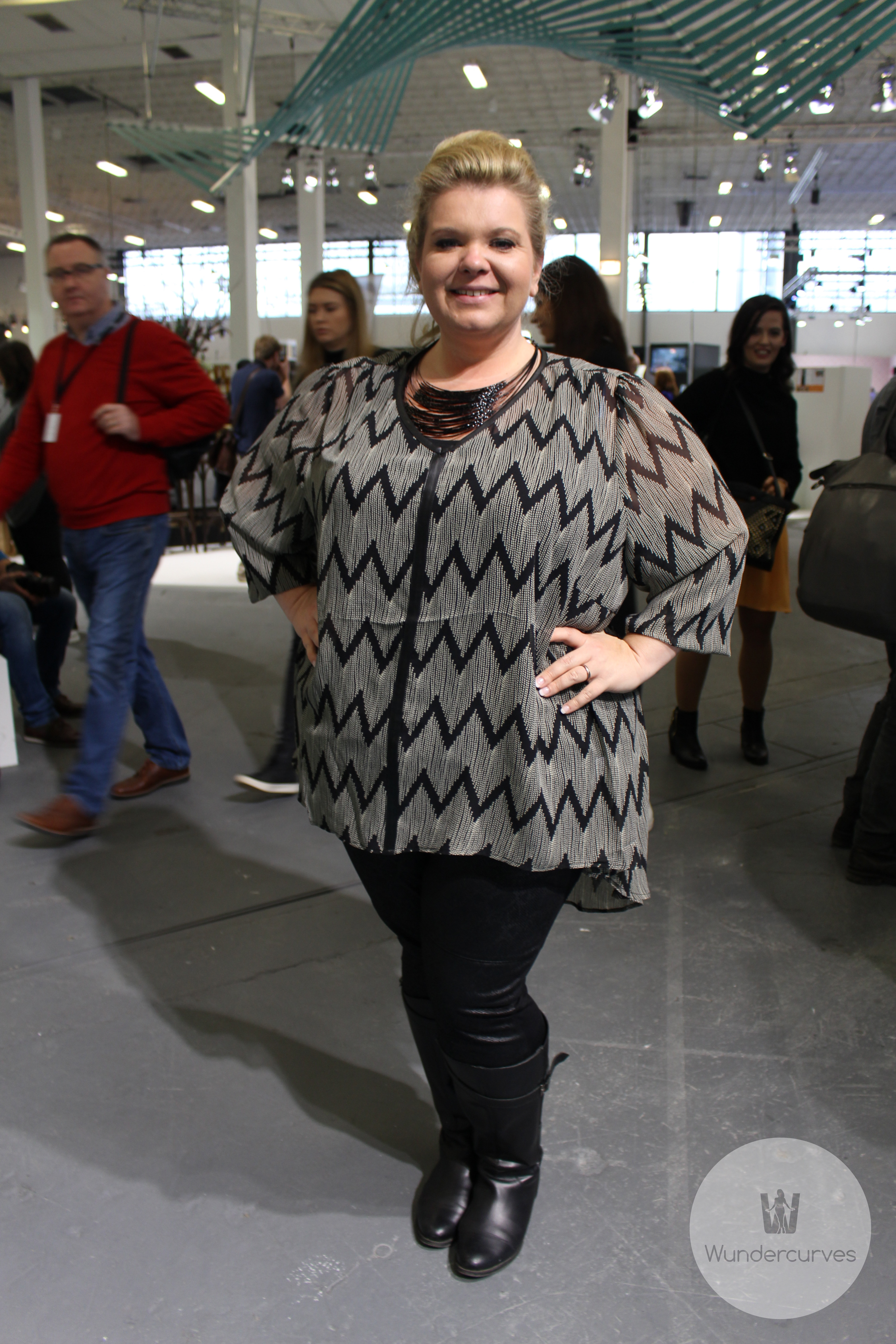 Melanie Hauptmanns Fräulein Kurvig Look