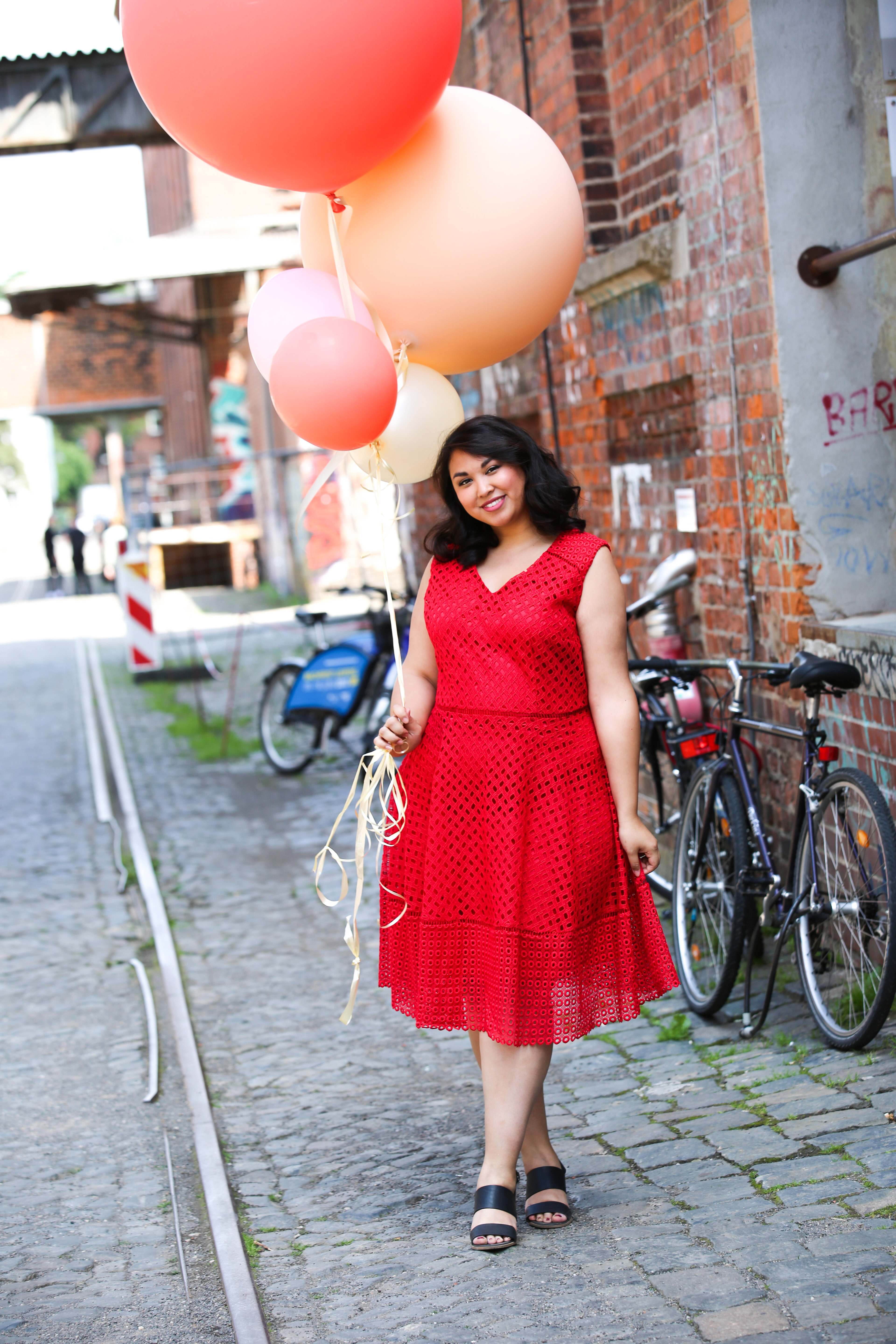 Tiffany in Red beim Wundercurves Shooting